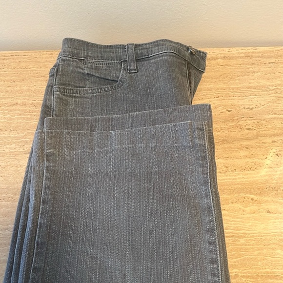 Not Your Daughters Jeans Size 8 Inseam 29 inches - Picture 1 of 8
